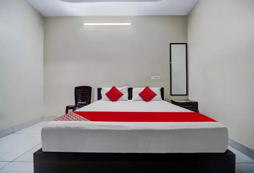 ホテル Oyo Flagship 80698 Vara Residency