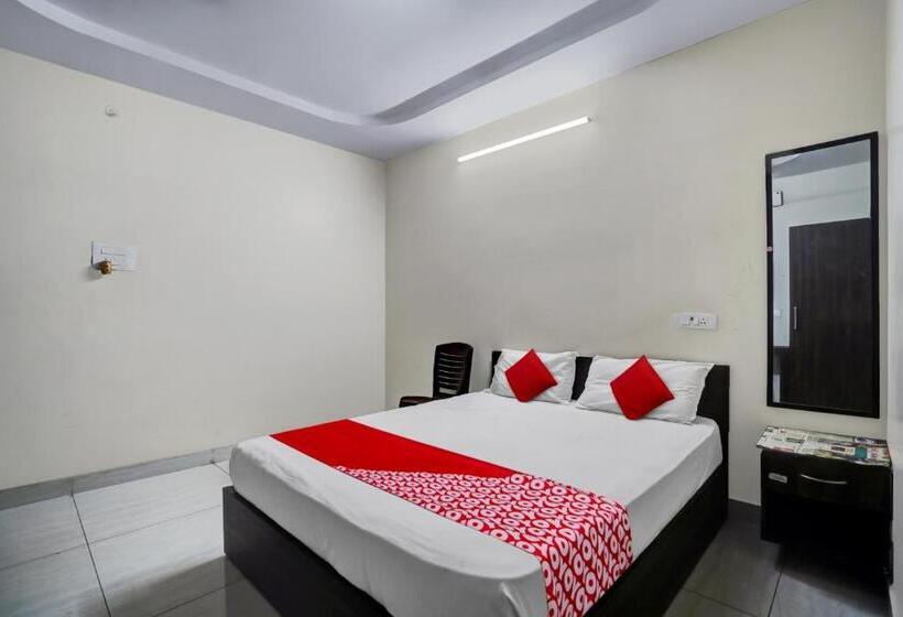 فندق Oyo Flagship 80698 Vara Residency