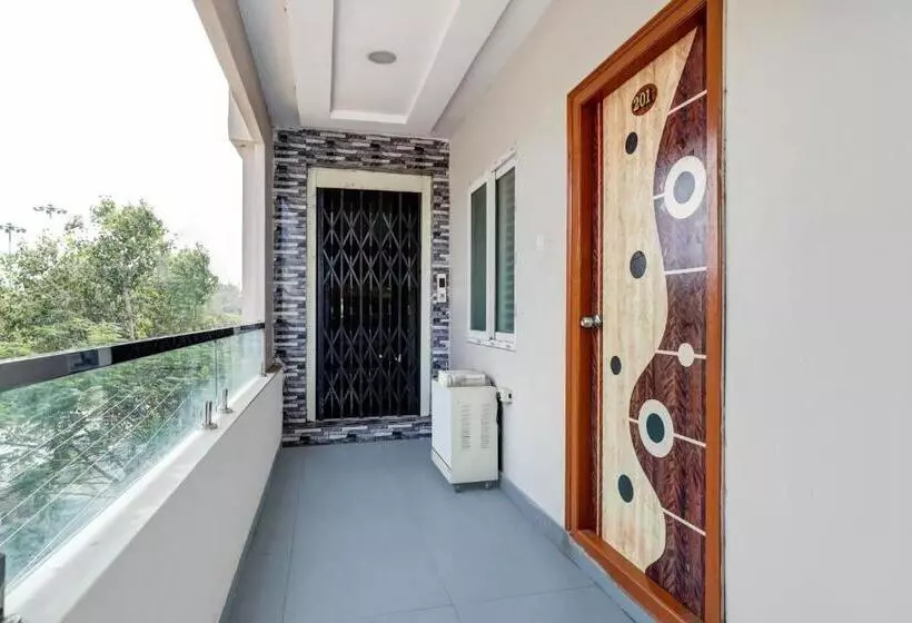 ホテル Oyo Flagship 80698 Vara Residency