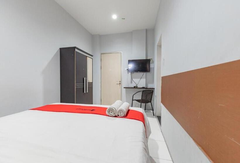 Отель Reddoorz @ Pelajar Pejuang 3
