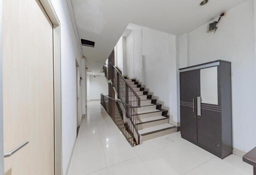 Отель Reddoorz @ Pelajar Pejuang 3