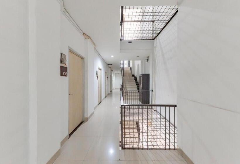 Отель Reddoorz @ Pelajar Pejuang 3