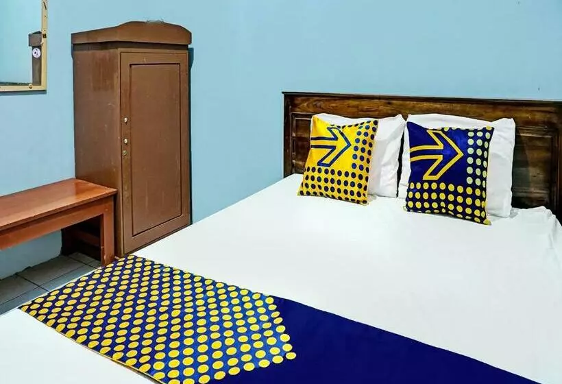 ホテル Spot On 92222 Sahabat Kost Syariah Pacitan