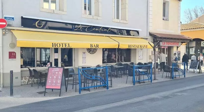 Le Central Hotel Bar Restaurant