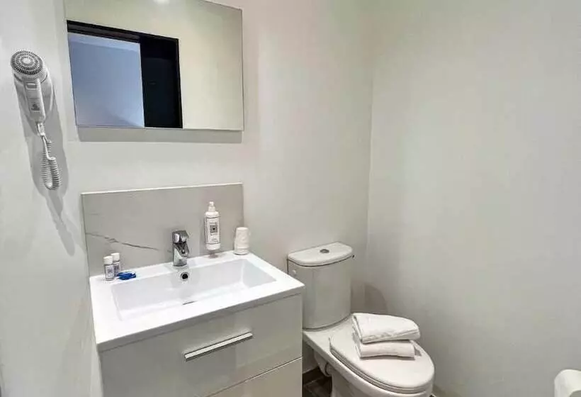 Le Central Hotel Bar Restaurant