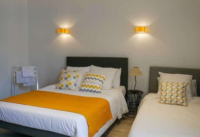 Le Central Hotel Bar Restaurant