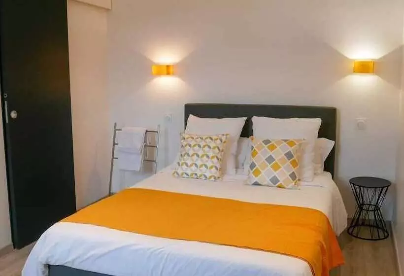 Le Central Hotel Bar Restaurant