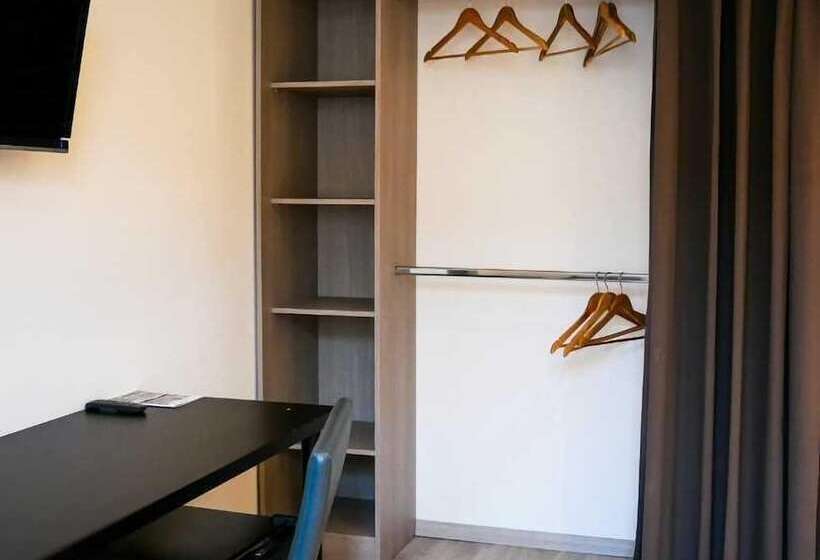 Le Central Hotel Bar Restaurant