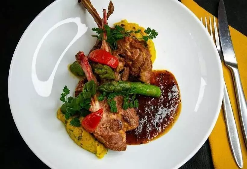 Le Central Hotel Bar Restaurant