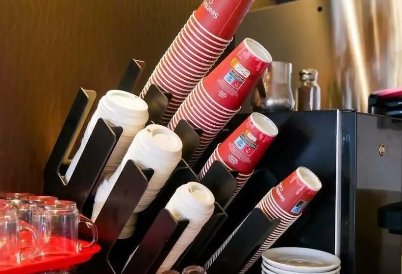 Le Central Hotel Bar Restaurant