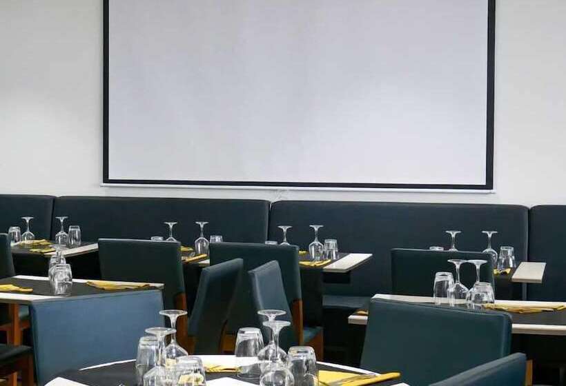 Le Central Hotel Bar Restaurant