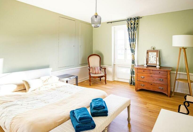 ベッドアンドブレックファースト Chambres D Hôte Le Cèdre Lezoux