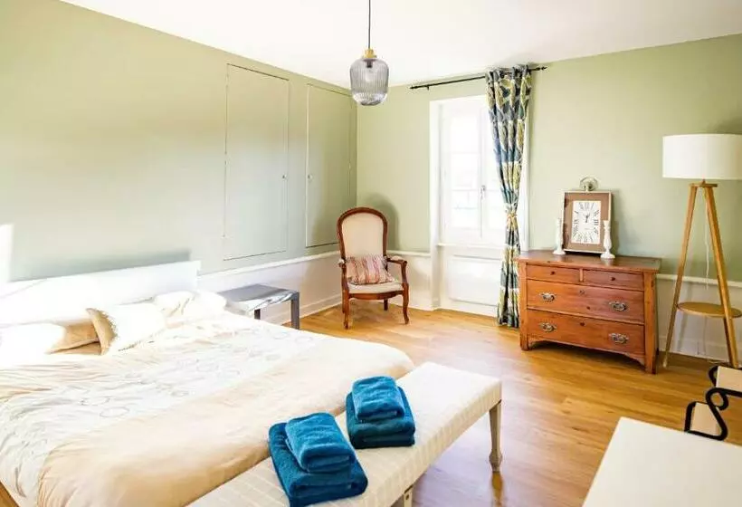 ベッドアンドブレックファースト Chambres D Hôte Le Cèdre Lezoux