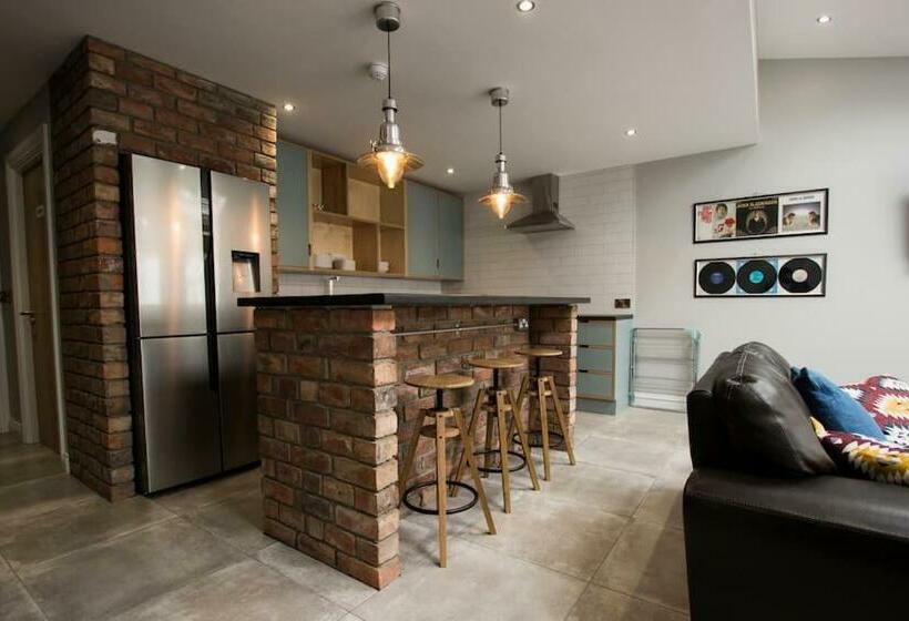 민박 Modern City Centre Rooms