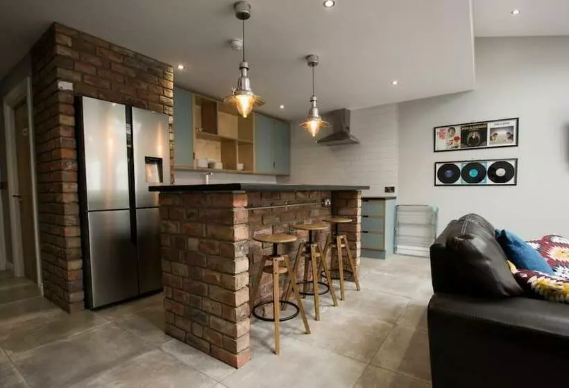 تختخواب و صبحانه Modern City Centre Rooms