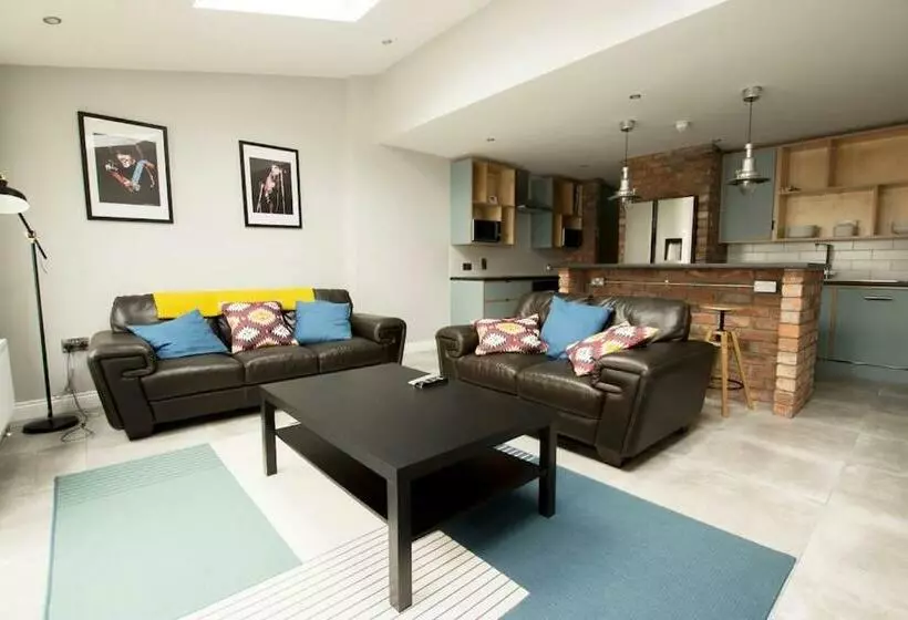 تختخواب و صبحانه Modern City Centre Rooms