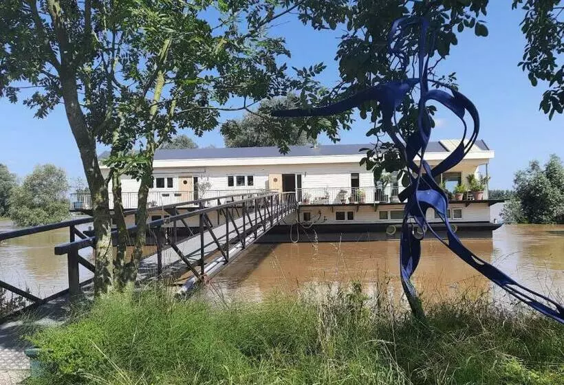 ベッドアンドブレックファースト Slapenopdewaal