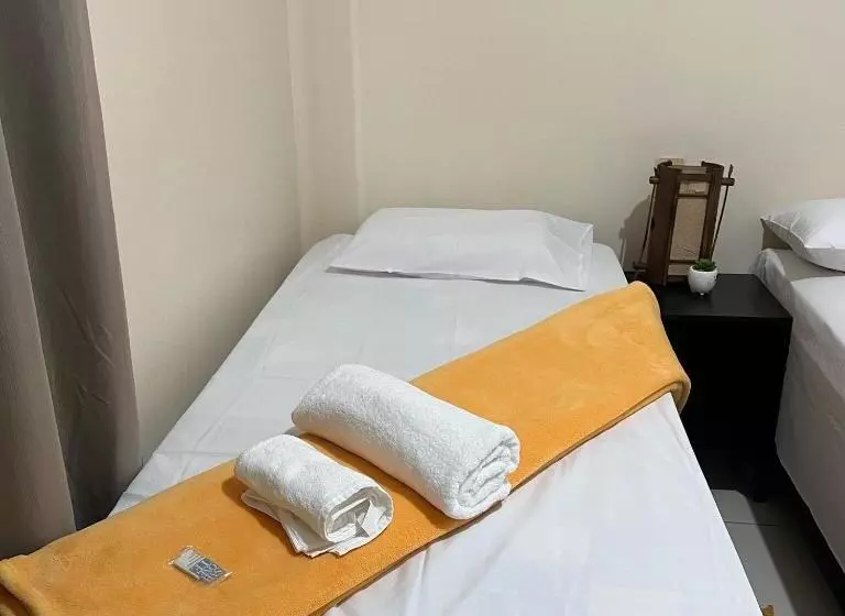ホテル Hostel Girassol