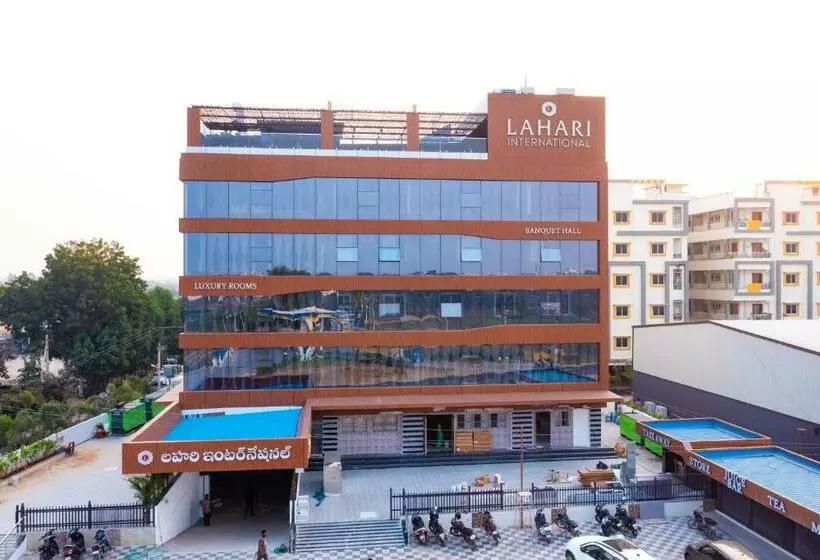 ホテル Lahari International