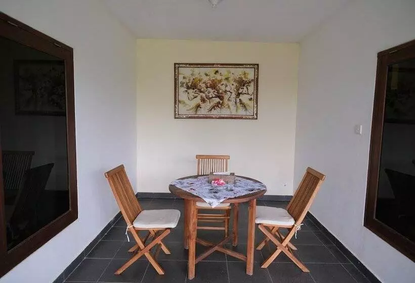 ペンション Retreat Villa Toraja Baturinggit