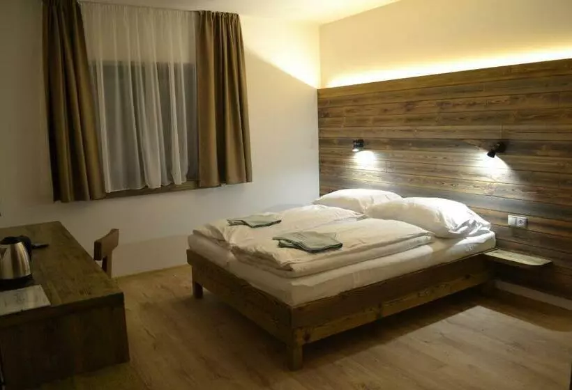 Majatalo Tri Kopy   Penzión, Reštaurácia A Pizza