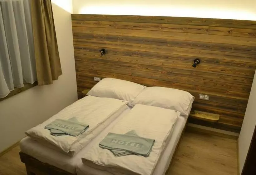 Majatalo Tri Kopy   Penzión, Reštaurácia A Pizza