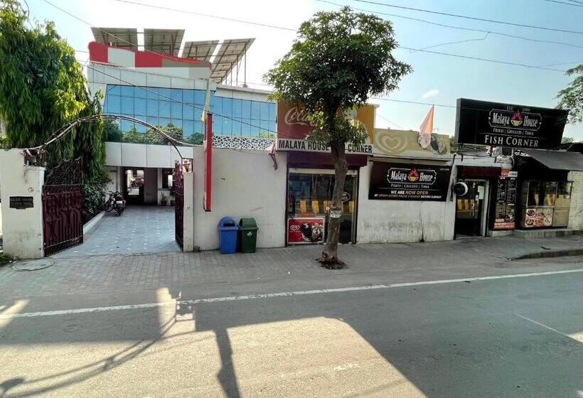 هاستل Malaya House   Couples, Family, Corporate Favorite   Near Bmc Chowk Iconic Mall