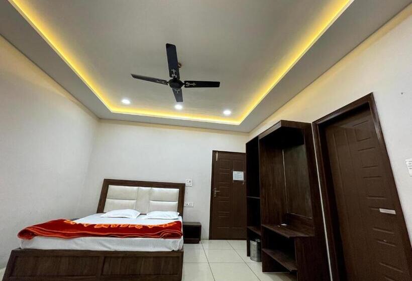 هاستل Malaya House   Couples, Family, Corporate Favorite   Near Bmc Chowk Iconic Mall