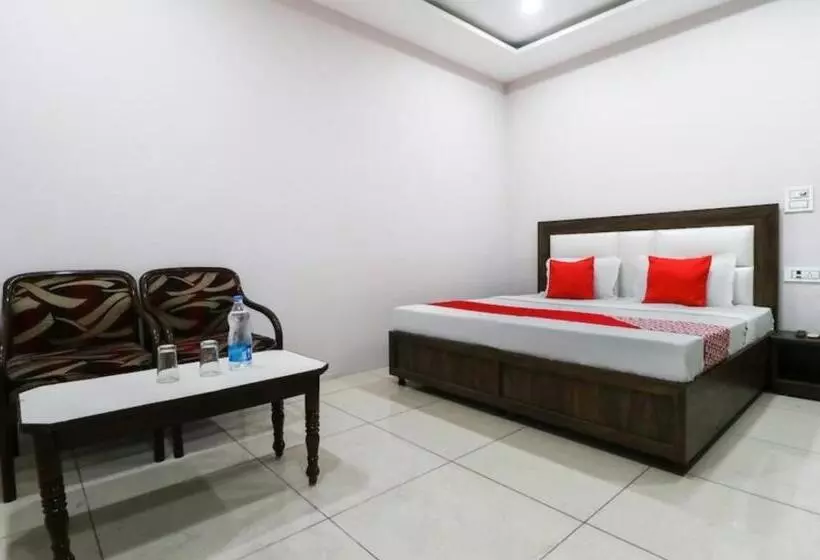 ユースホステル Malaya House   Couples, Family, Corporate Favorite   Near Bmc Chowk Iconic Mall