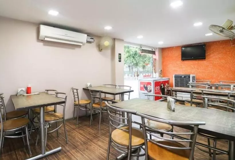 ユースホステル Malaya House   Couples, Family, Corporate Favorite   Near Bmc Chowk Iconic Mall