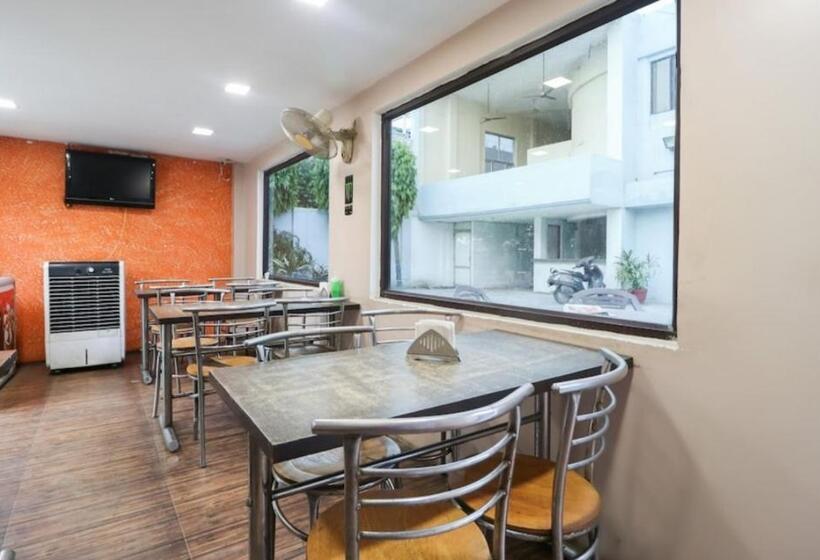 هاستل Malaya House   Couples, Family, Corporate Favorite   Near Bmc Chowk Iconic Mall