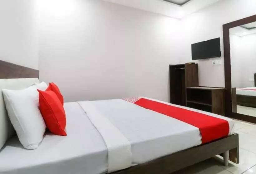 ユースホステル Malaya House   Couples, Family, Corporate Favorite   Near Bmc Chowk Iconic Mall