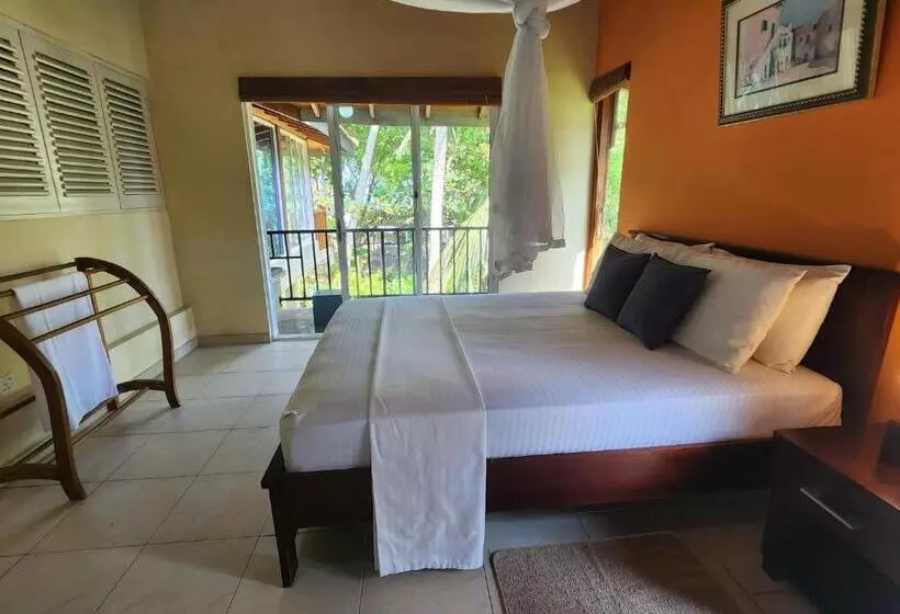 تختخواب و صبحانه Red Sun Beach Villa Kosgoda