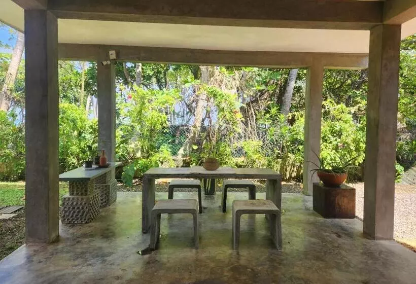 تختخواب و صبحانه Red Sun Beach Villa Kosgoda