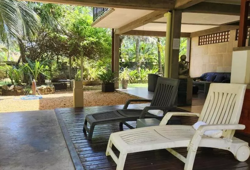 تختخواب و صبحانه Red Sun Beach Villa Kosgoda