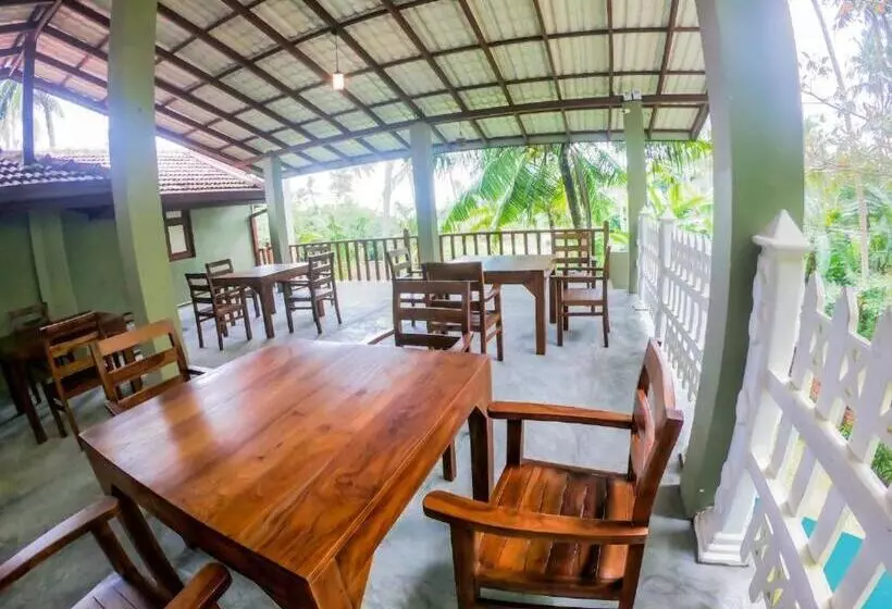 تختخواب و صبحانه Red Sun Beach Villa Kosgoda