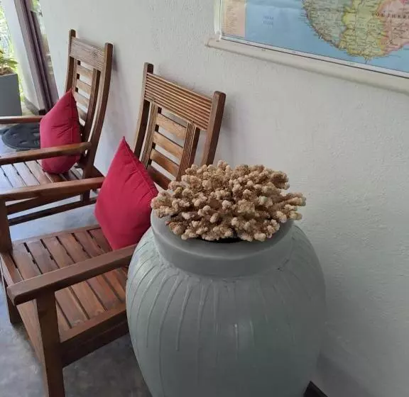 تختخواب و صبحانه Red Sun Beach Villa Kosgoda