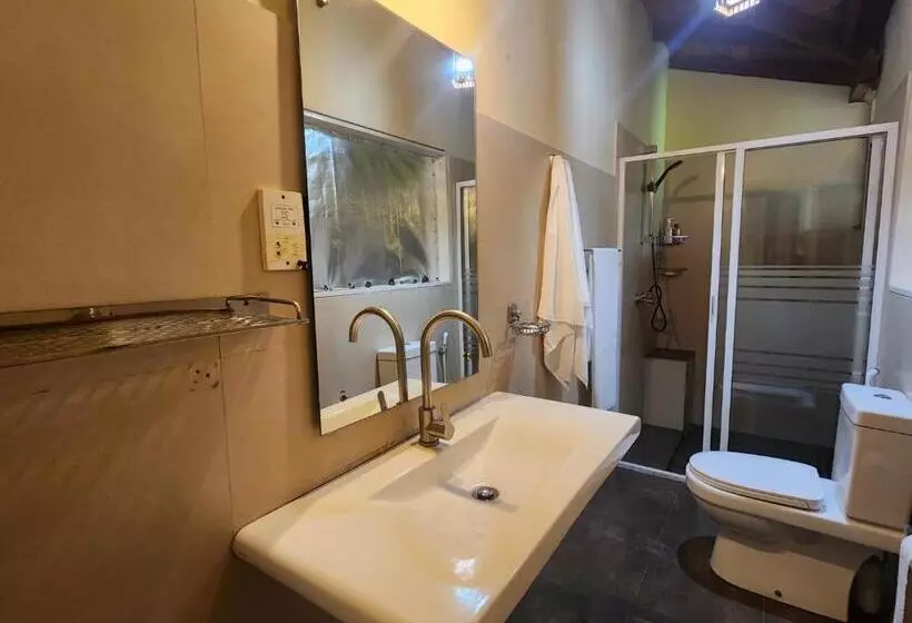 تختخواب و صبحانه Red Sun Beach Villa Kosgoda