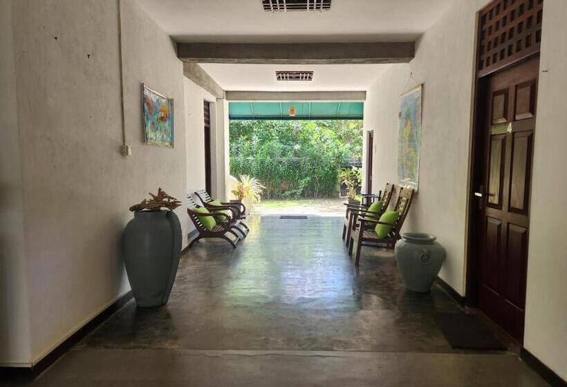 ベッドアンドブレックファースト Red Sun Beach Villa Kosgoda