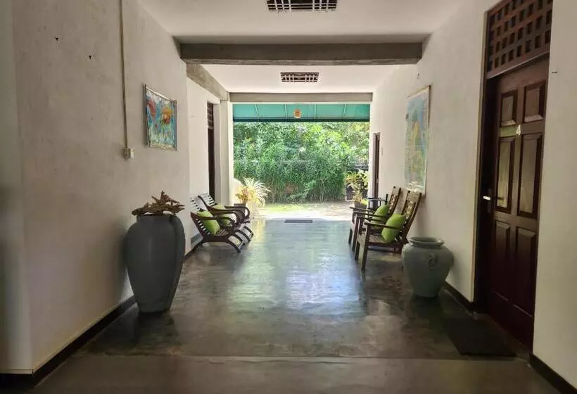 تختخواب و صبحانه Red Sun Beach Villa Kosgoda