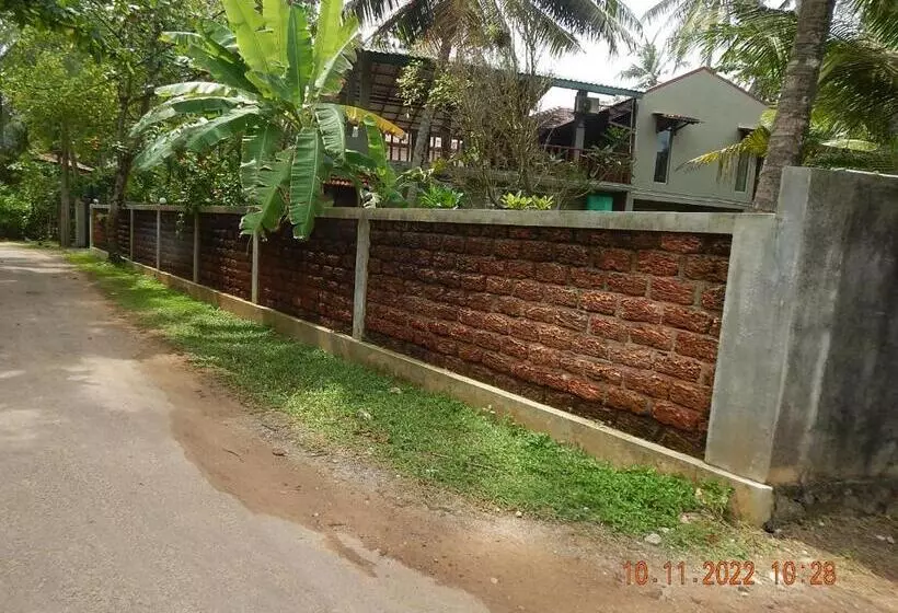 تختخواب و صبحانه Red Sun Beach Villa Kosgoda