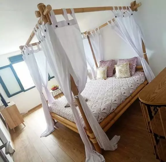 تختخواب و صبحانه Villa Mahot