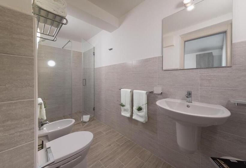 I Tre Golfi   Via Salvatore Quasimodo