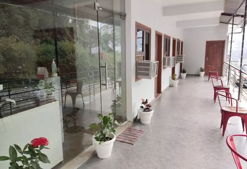 استراحتگاه Studioz Sahastradhara