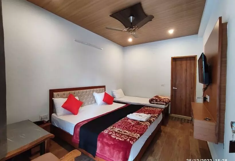 استراحتگاه Studioz Sahastradhara