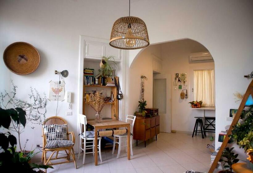 Пансион Cozy Room With Kitchen Use In The Heart Of Cagliari Villanova