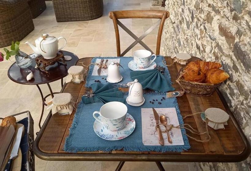 פנסיון La Surville