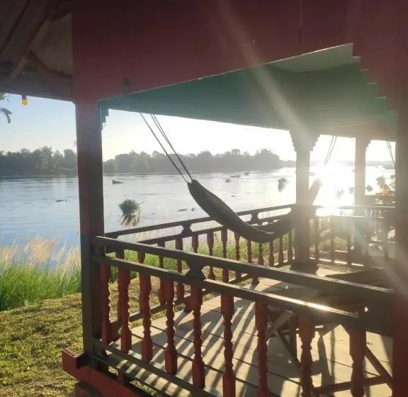 ペンション Mr. Phaos Riverview Guesthouse & Restaurant