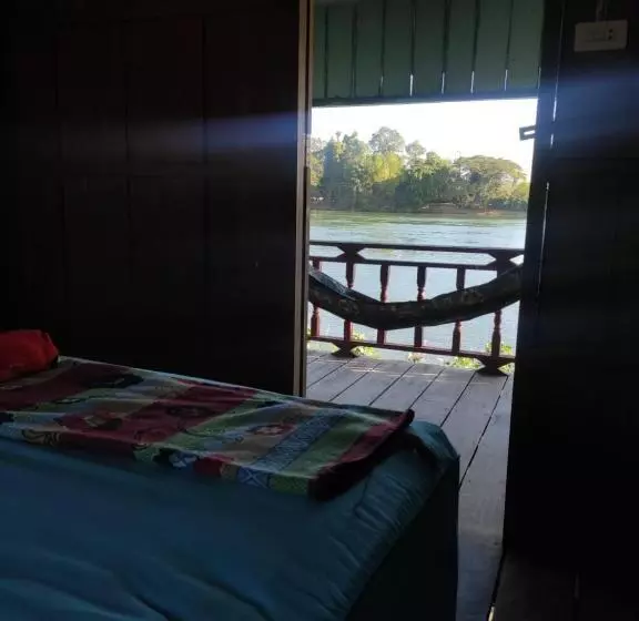 ペンション Mr. Phaos Riverview Guesthouse & Restaurant