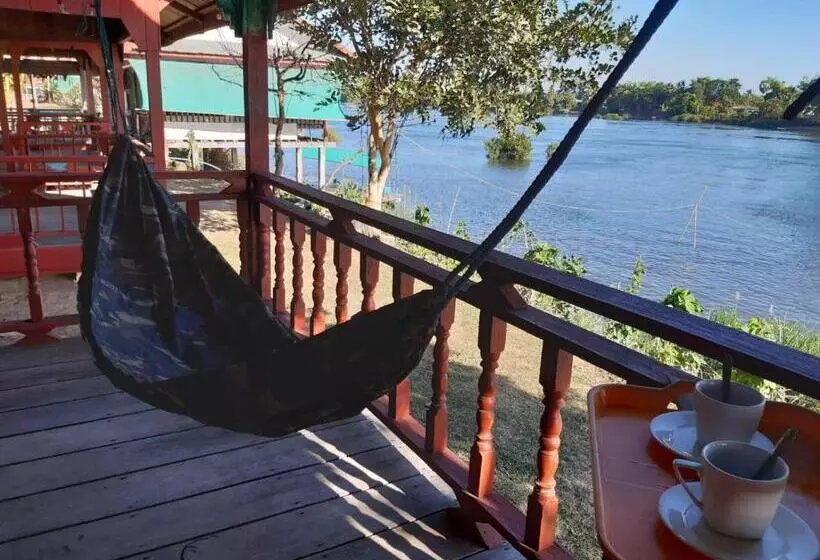 ペンション Mr. Phaos Riverview Guesthouse & Restaurant